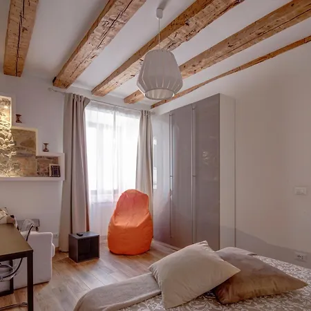La Maison De Garage In Centro 5 Persone Vicino Piazza Unita Apartment